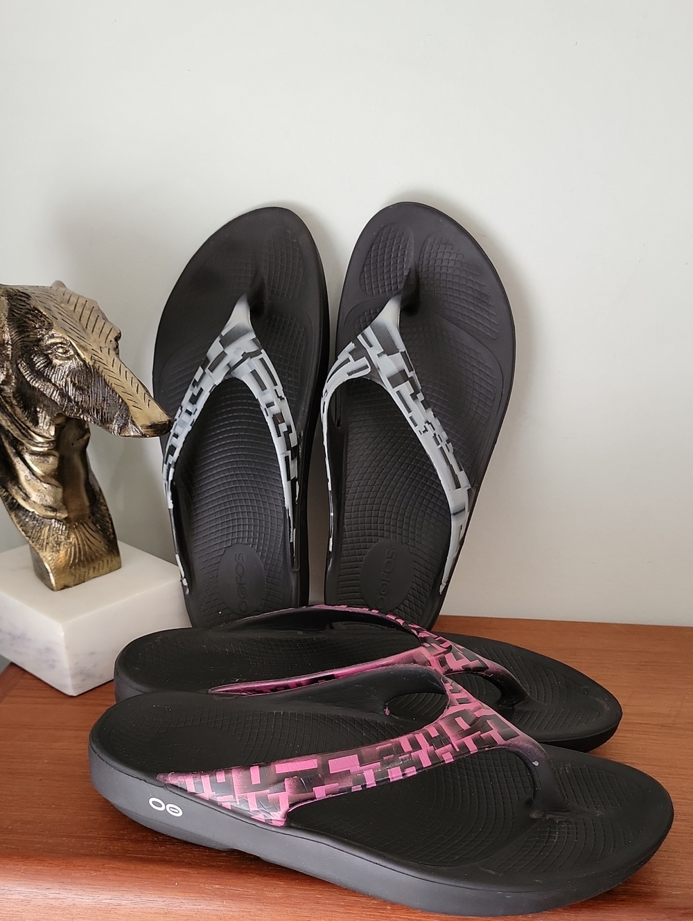 Oofos 2 Pair Bundle sz11 Womens
